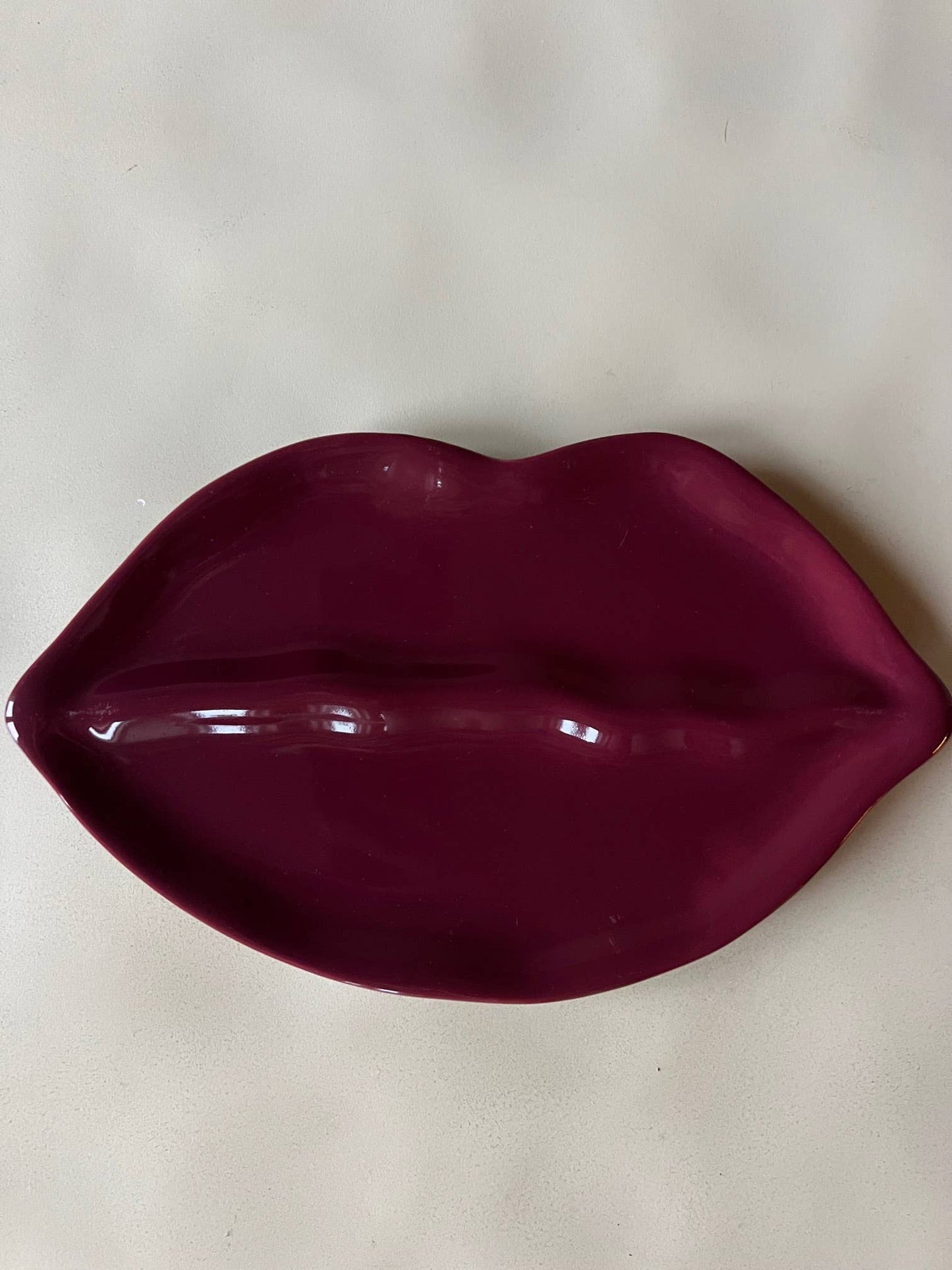 Sisi-Lippenteller, burgunderrot