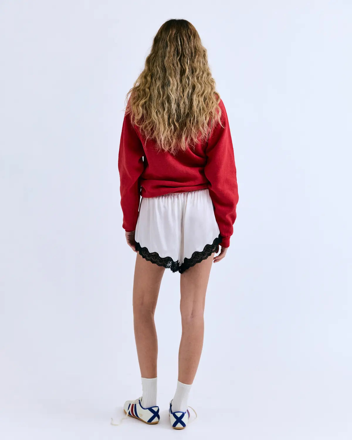 BROOKE Bequeme seidige Shorts in White/Black