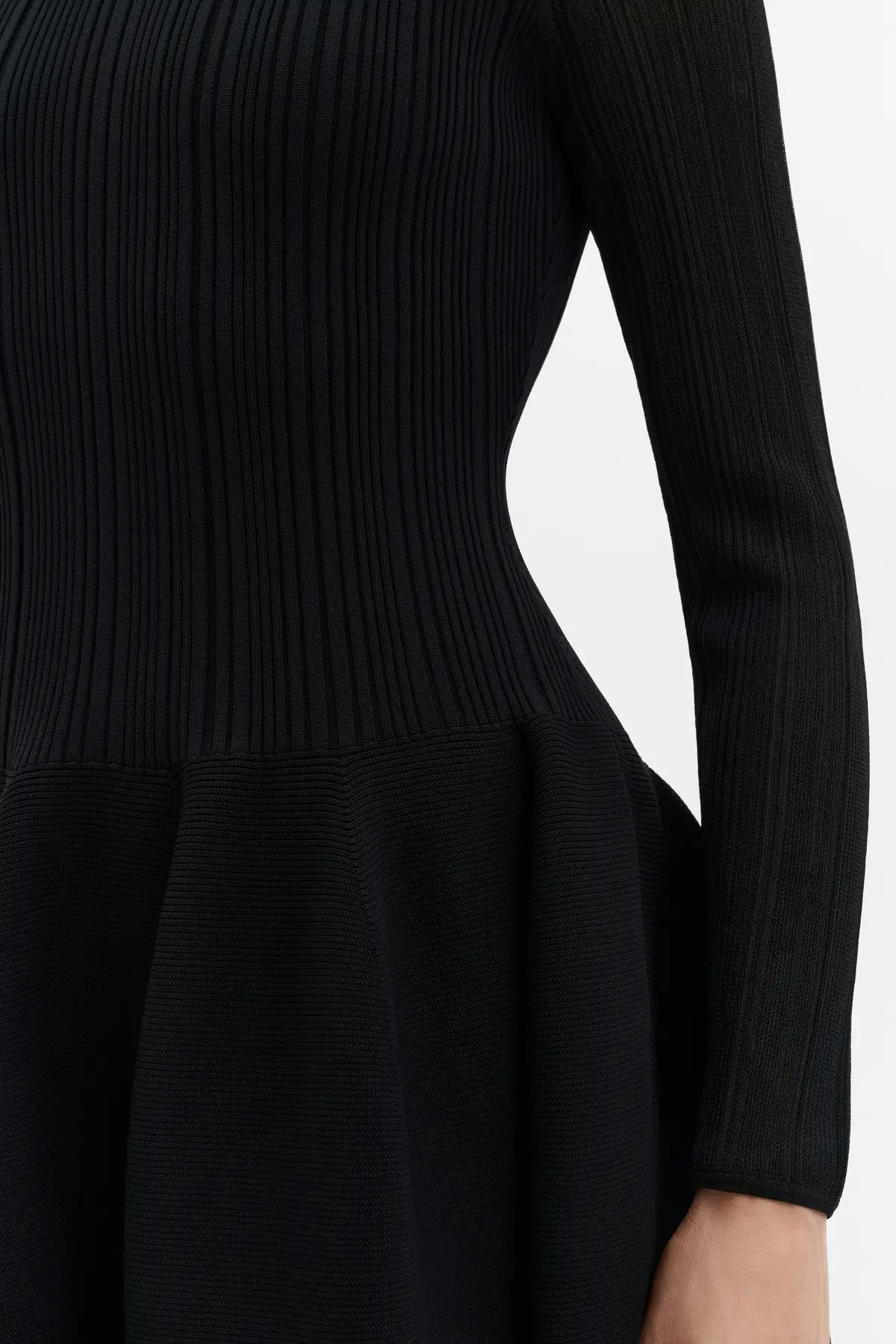 ELONA MIDIKLEID Langärmeliges Midikleid mit voluminösem Rock | MALINA