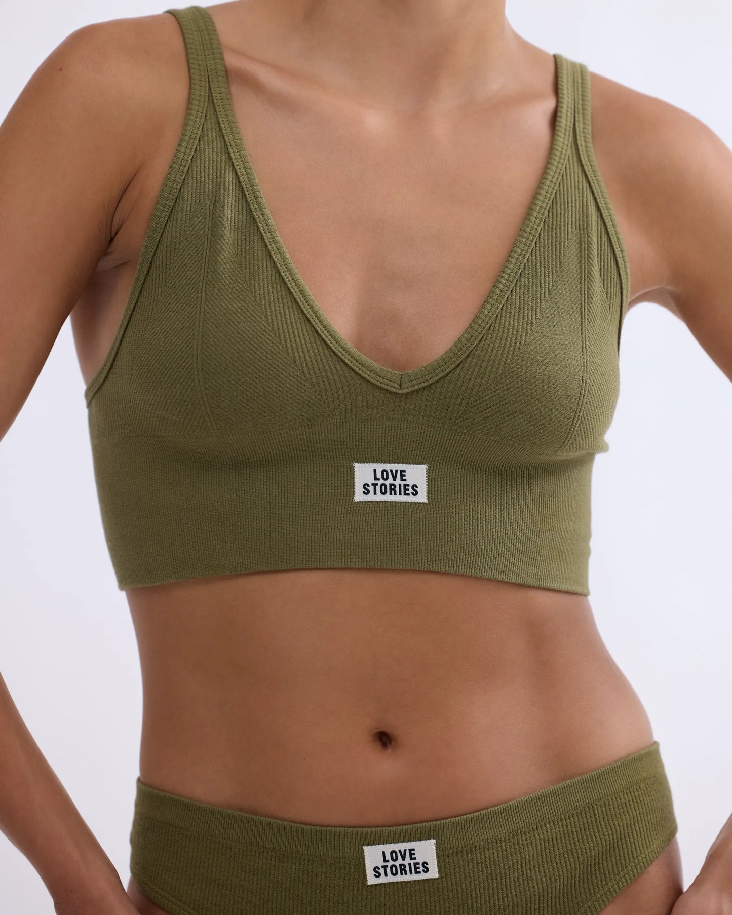 POSEY - Stylish sporty bralette in Green
