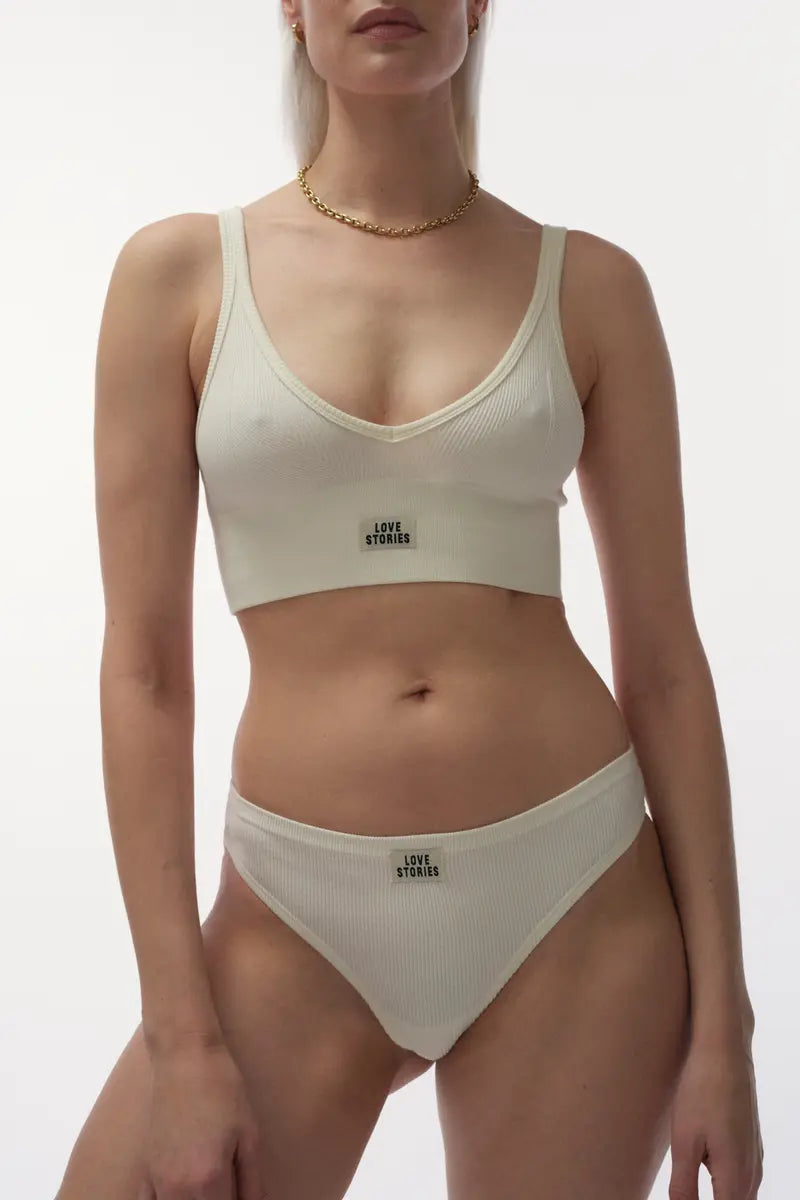 POSEY - Stylish sporty bralette in Offwhite