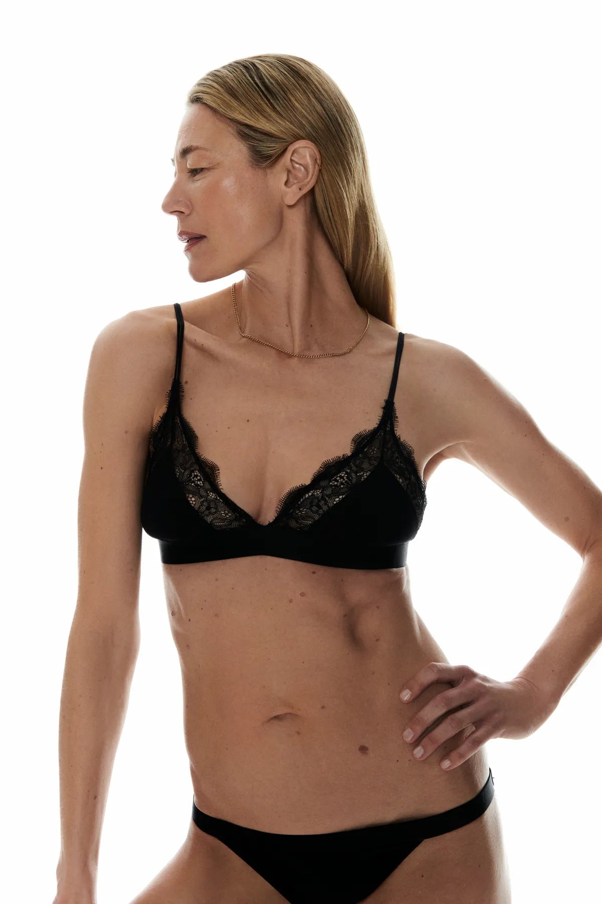 LOVE LACE Delicate triangle bralette black