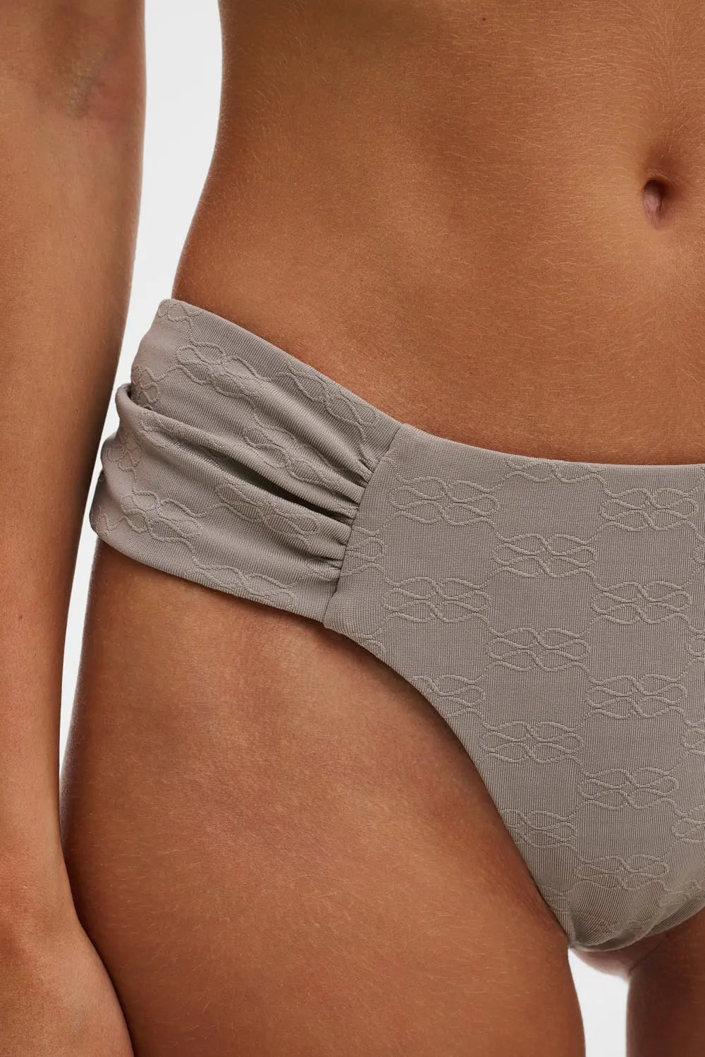 SIGNATURE BIKINIHOSE Bikinihose mit niedriger Taille und seitlicher Drapierung
