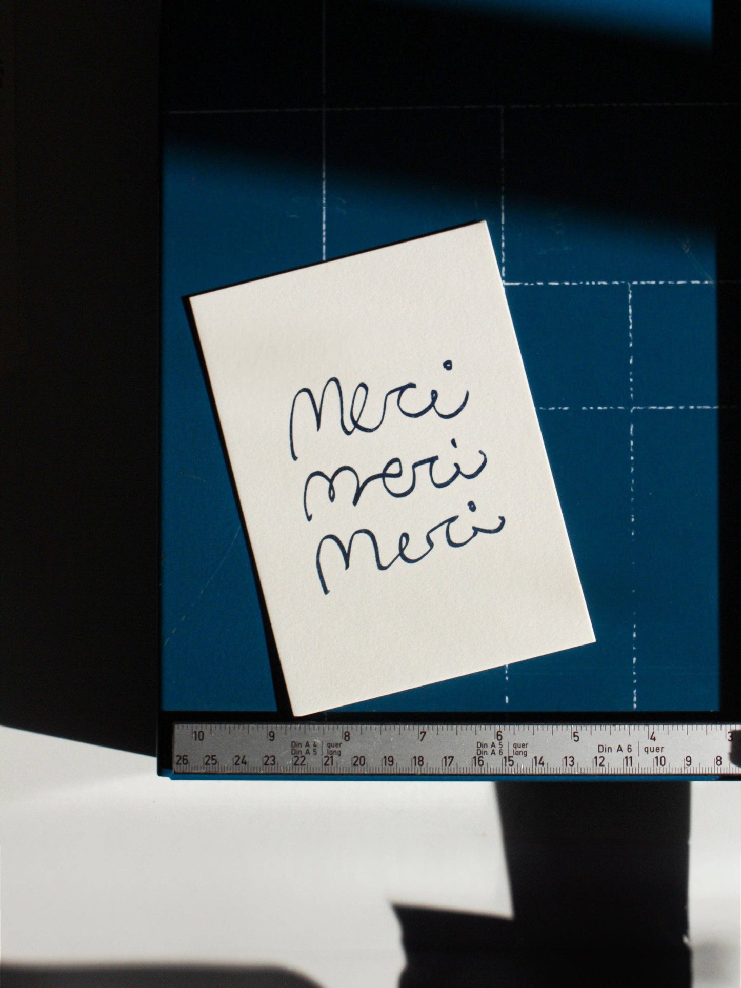 Postkarte 'merci merci merci' (Risographie) | Dankeskarte