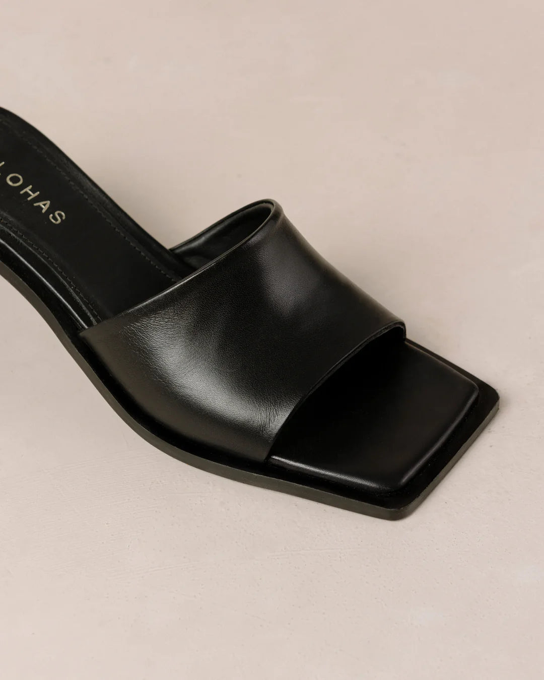 Schwarze Kitten Heels aus Leder