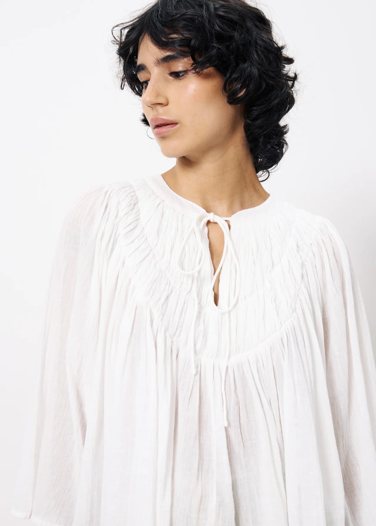 CLOVICIA WHITE BLOUSE