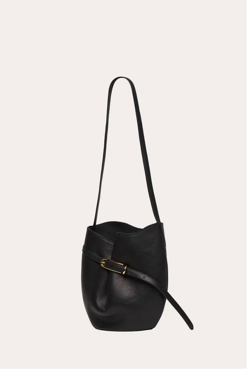 BELTED BUCKET BAG BLACK | Liffner