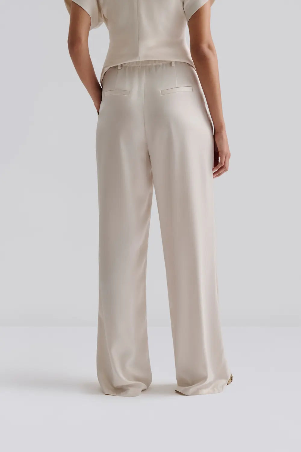 SARAH HOSE Satinhose mit elastischem Bund