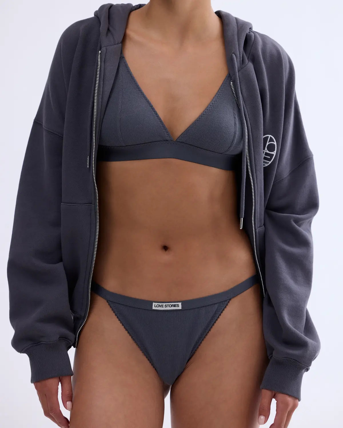 ROOMSERVICE Elegant string Briefs in black