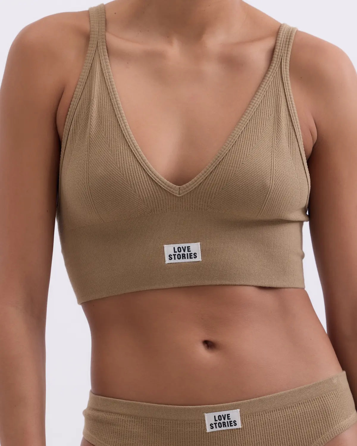 POSEY - Stylish sporty bralette in Bronze