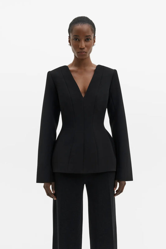 NINNI TOP
Top in Sanduhr-Silhouette mit tiefem V-Ausschnitt