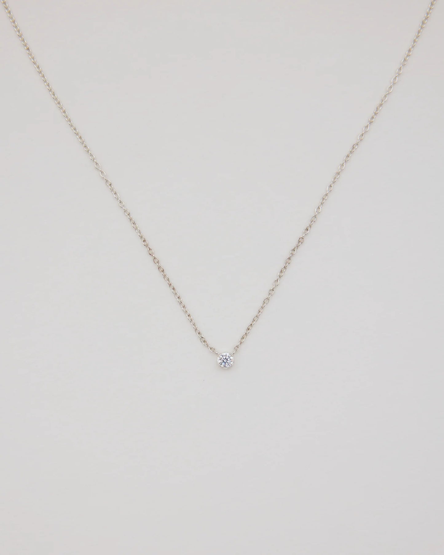 Oda Floating Necklace Silver