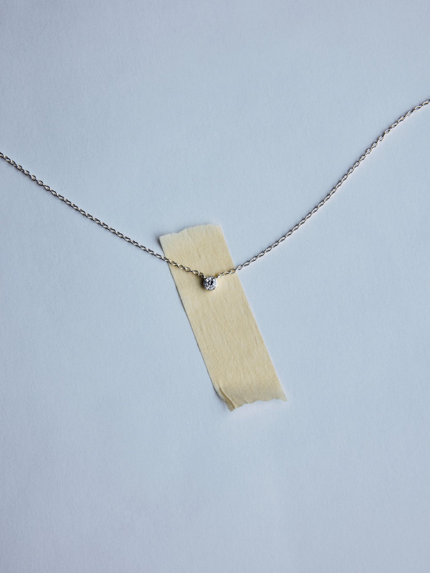 Oda Floating Necklace Silver