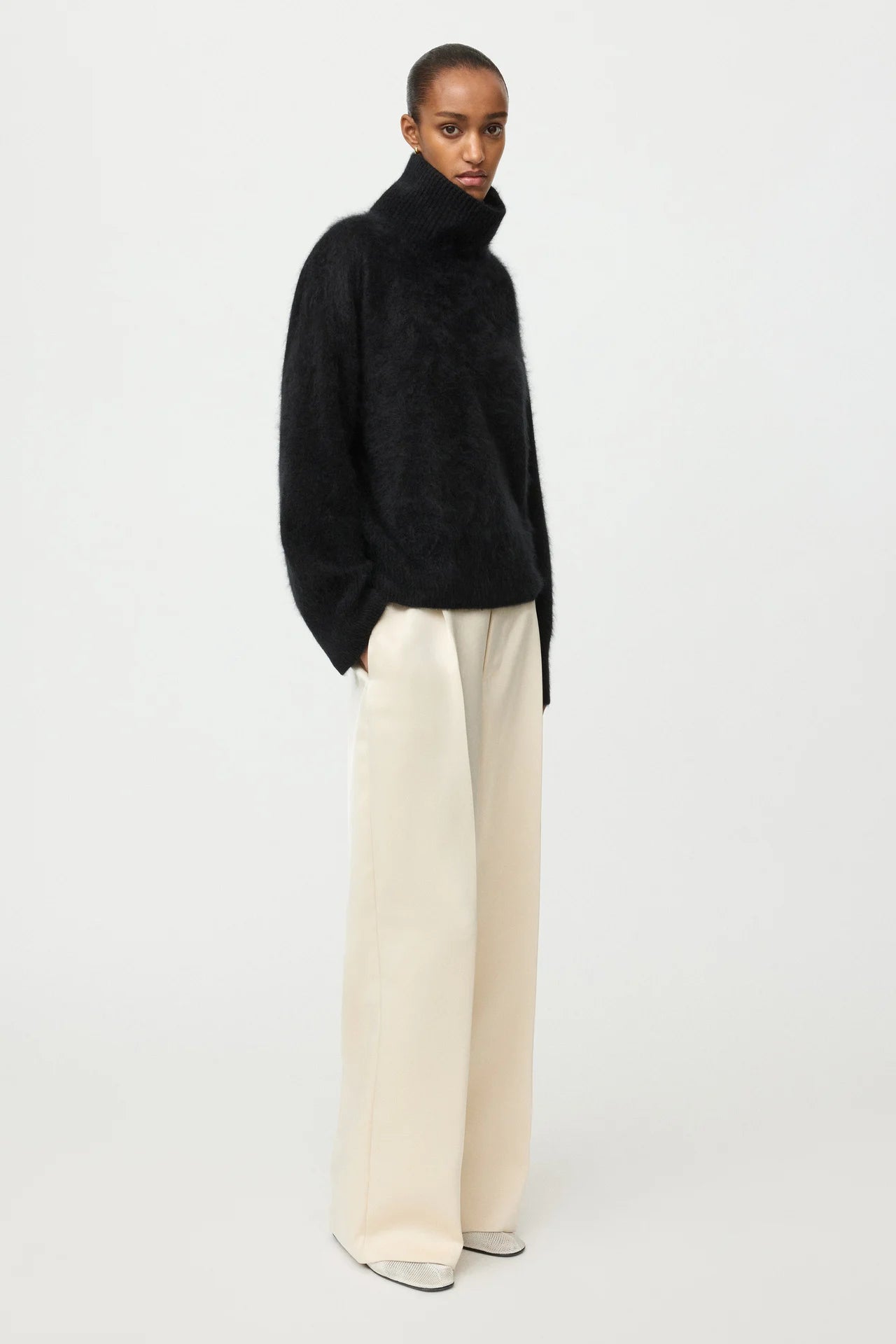 Brushed Boyfriend Turtleneck - Black | SOFT GOAT