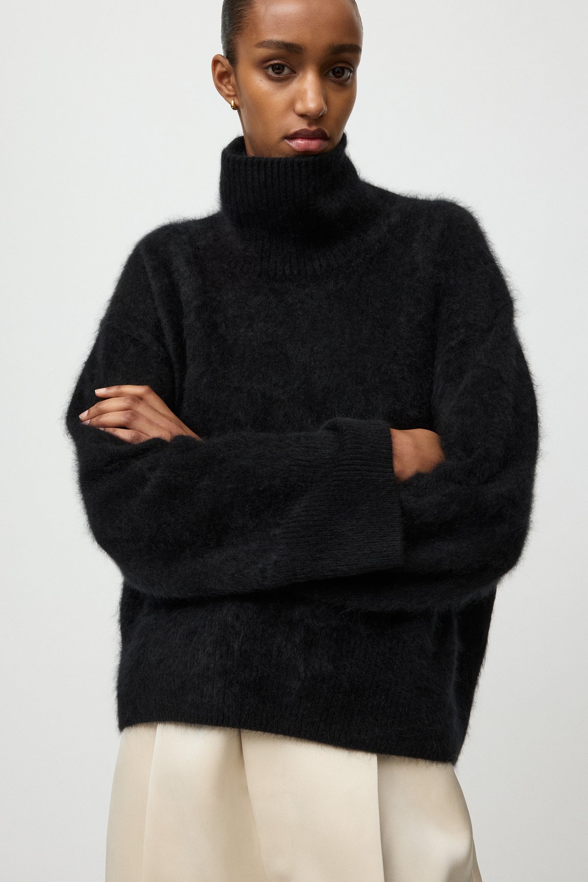 Brushed Boyfriend Turtleneck - Black | SOFT GOAT