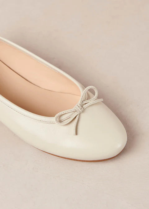 Oriana Ballerinas aus Leder in Creme