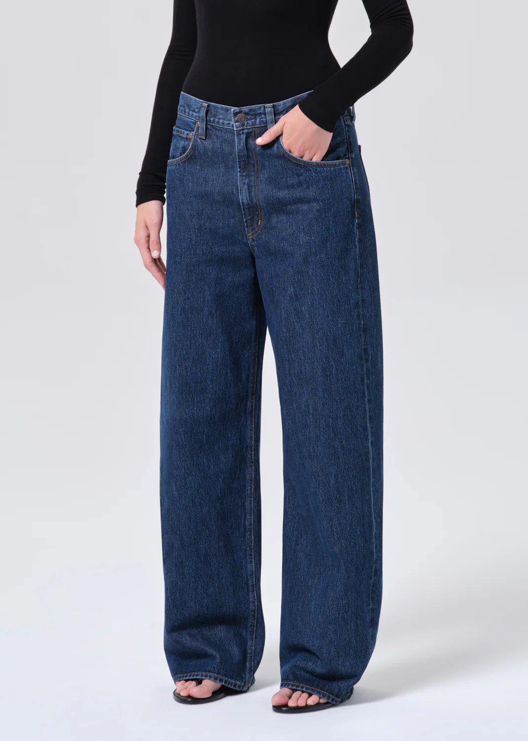 LOW CURVE JEAN IN PENDULUM | AGOLDE